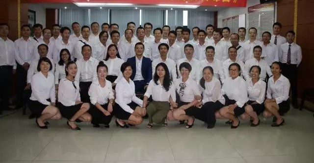 堅(jiān)定信念，創(chuàng)造未來(lái)